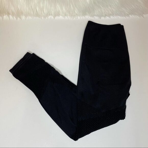Fabletics Crop Capri Workout Leggings Black size XS - Picture 2 of 8